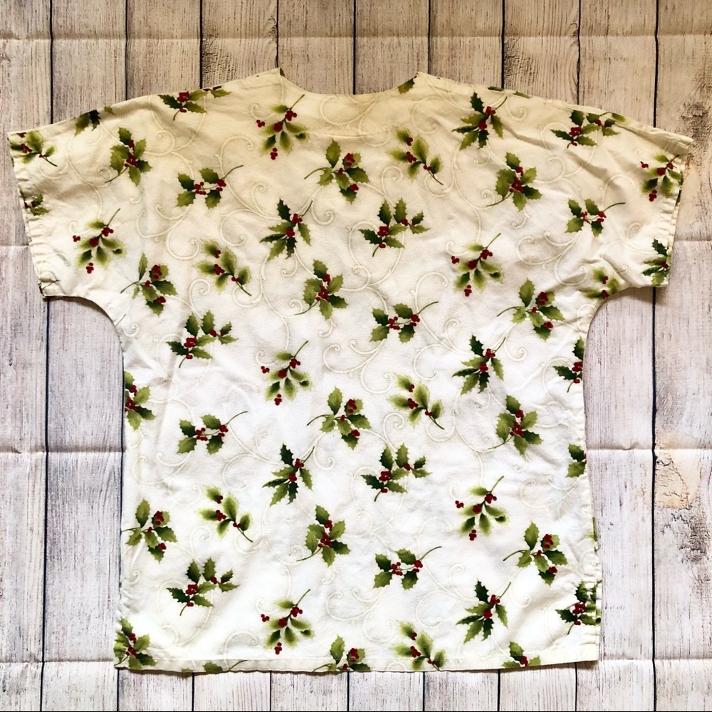 ▪️Mistletoe Scrub Top▪️ - Picture 2 of 4